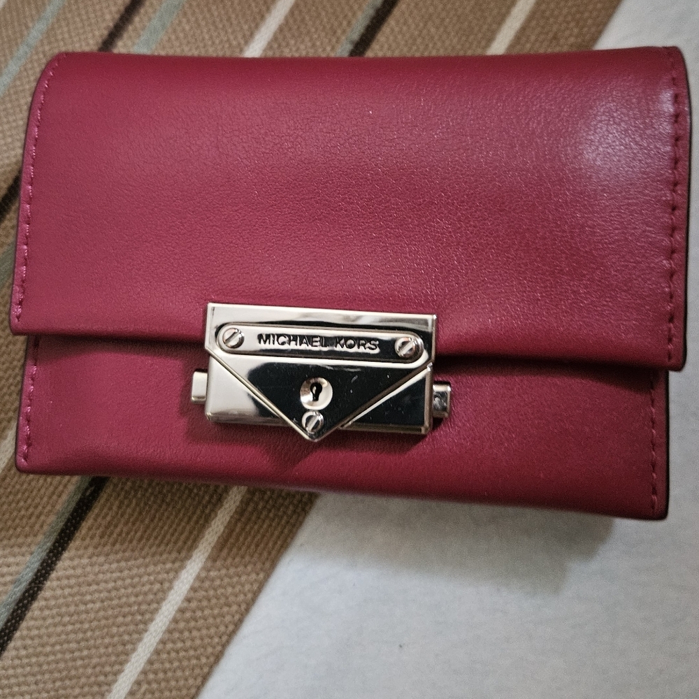 Michael Kors Compact Leather Wallet.